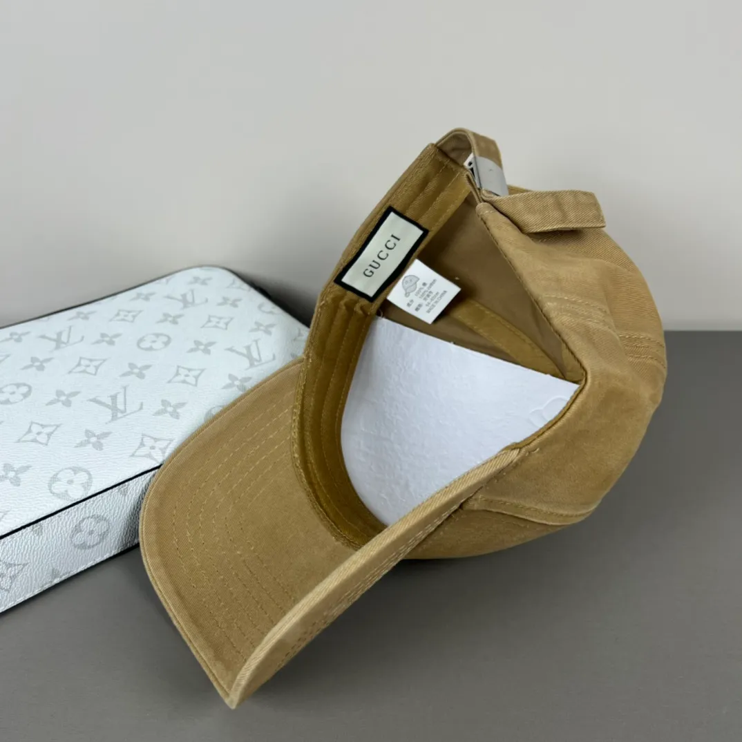 P56💰Gucci Baseball Cap♥️GUCCI🧢Official website new product, baseball cap, original quality, hot arrival 🔥🎩 The craftsmanship is very exquisite, high-end and classy! Low-key luxury, easy to carry! Running volume!