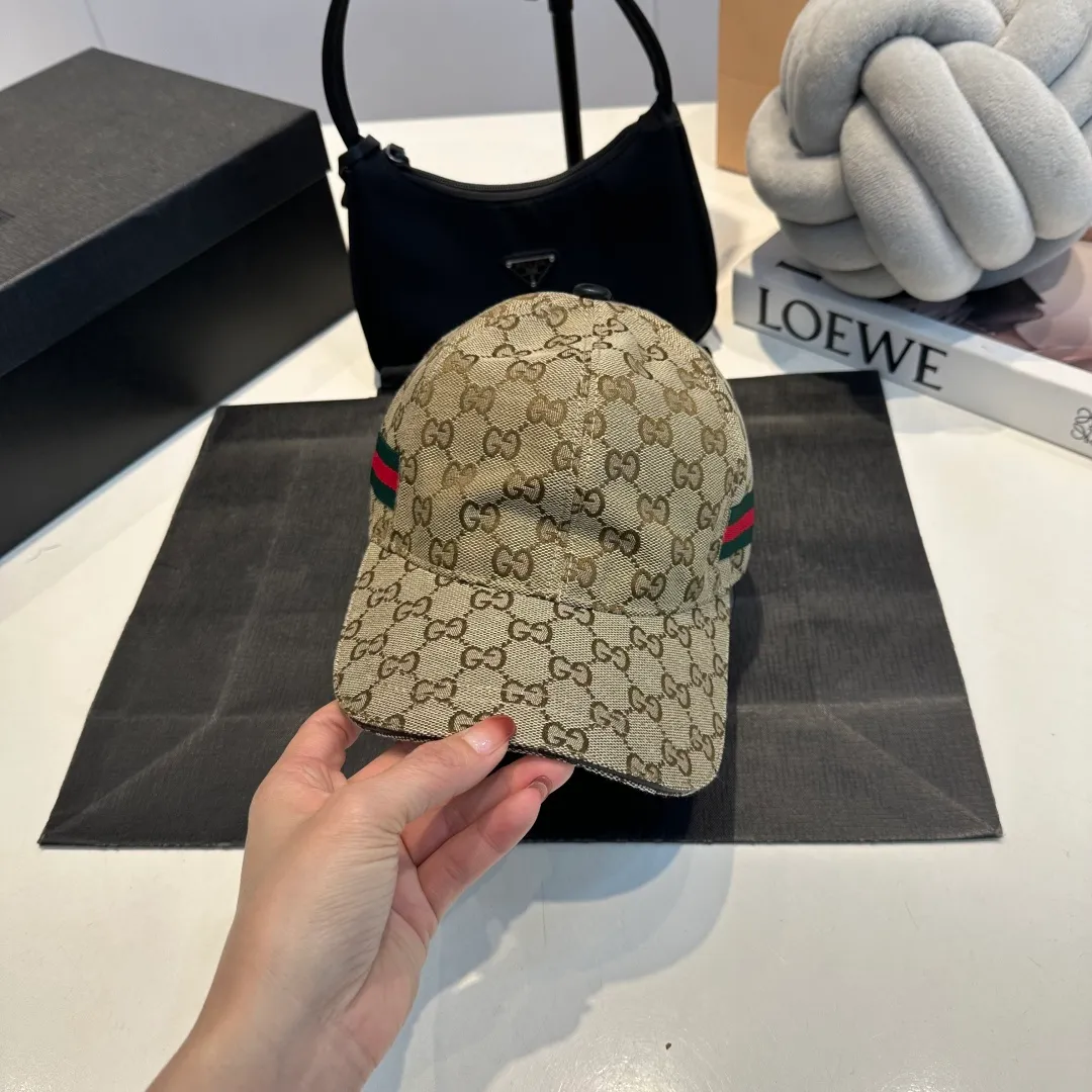 P60 Gucci (Gucci) classic original baseball cap😍Customized with 1:1 mold opening at the counter, the highest version, the original canvas is light and breathable! Photographed in real life, suitable for men and women in all seasons, basic head circumference 56cm, adjustable patches.
