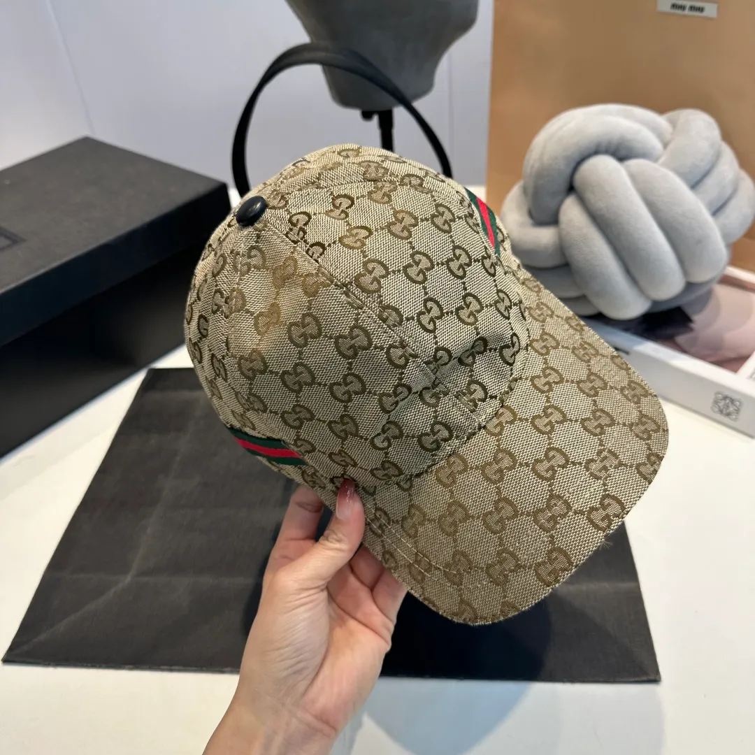 P60 Gucci (Gucci) classic original baseball cap😍Customized with 1:1 mold opening at the counter, the highest version, the original canvas is light and breathable! Photographed in real life, suitable for men and women in all seasons, basic head circumference 56cm, adjustable patches.