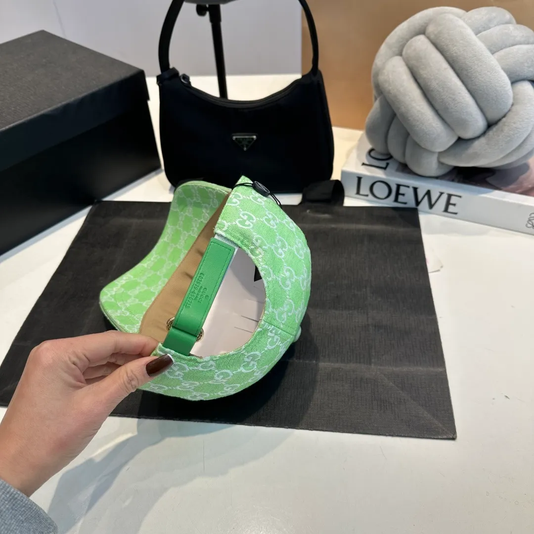 P60 Gucci Baseball Cap♥️GUCCI🧢New product from the official website, baseball cap, original quality, very popular 🔥🎩 The craftsmanship is very exquisite, high-end and classy! Low-key luxury, easy to carry! Running volume!