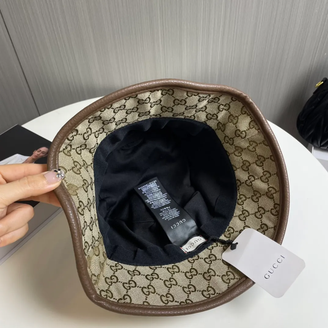 P56 original quality GUCCI Gucci bucket hat 👒 The new official website Gucci bucket hat is coming. The craftsmanship is very exquisite, the high-end atmosphere is high-end! Low-key luxury, easy to carry! Running volume!