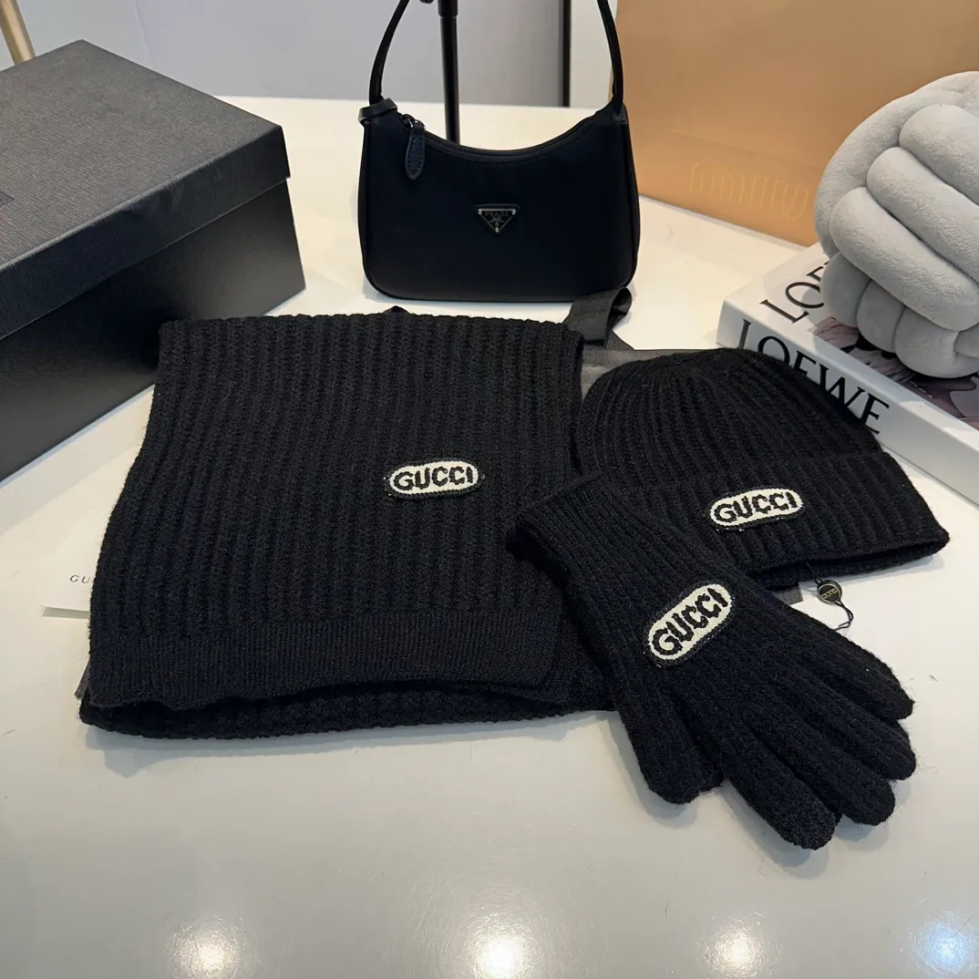 P180 Gucci Gucci three-piece set👏rabbit wool + cashmere knitted scarf and hat set, warm and fashionable, comfortable and soft texture, versatile style💑unisex, couple style