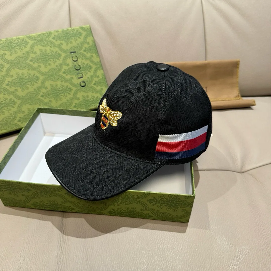 p90, Gucci (Gucci) original baseball cap, little bee embroidery, 1:1 mold customization, heavy embroidery, details comparable to counters, original canvas + first-layer cowhide, pure cotton lining, great quality! The first choice for handsome men and beautiful women, fashionable and versatile. Basic head circumference 56, adjustable patch