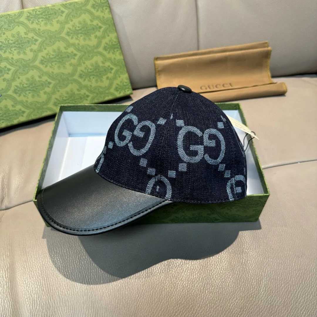 P90, Gucci (Gucci) new original baseball cap, large double G leather, best-selling model at the counter, 1:1 mold customization, original canvas fabric + first-layer cowhide, fashionable and handsome! The quality is great, the basic head circumference is 56cm, and the patch is adjustable.