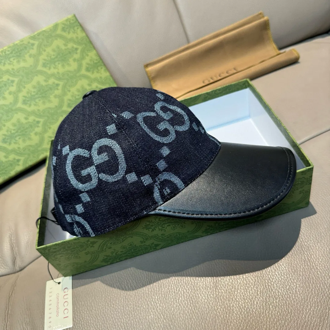 P90, Gucci (Gucci) new original baseball cap, large double G leather, best-selling model at the counter, 1:1 mold customization, original canvas fabric + first-layer cowhide, fashionable and handsome! The quality is great, the basic head circumference is 56cm, and the patch is adjustable.