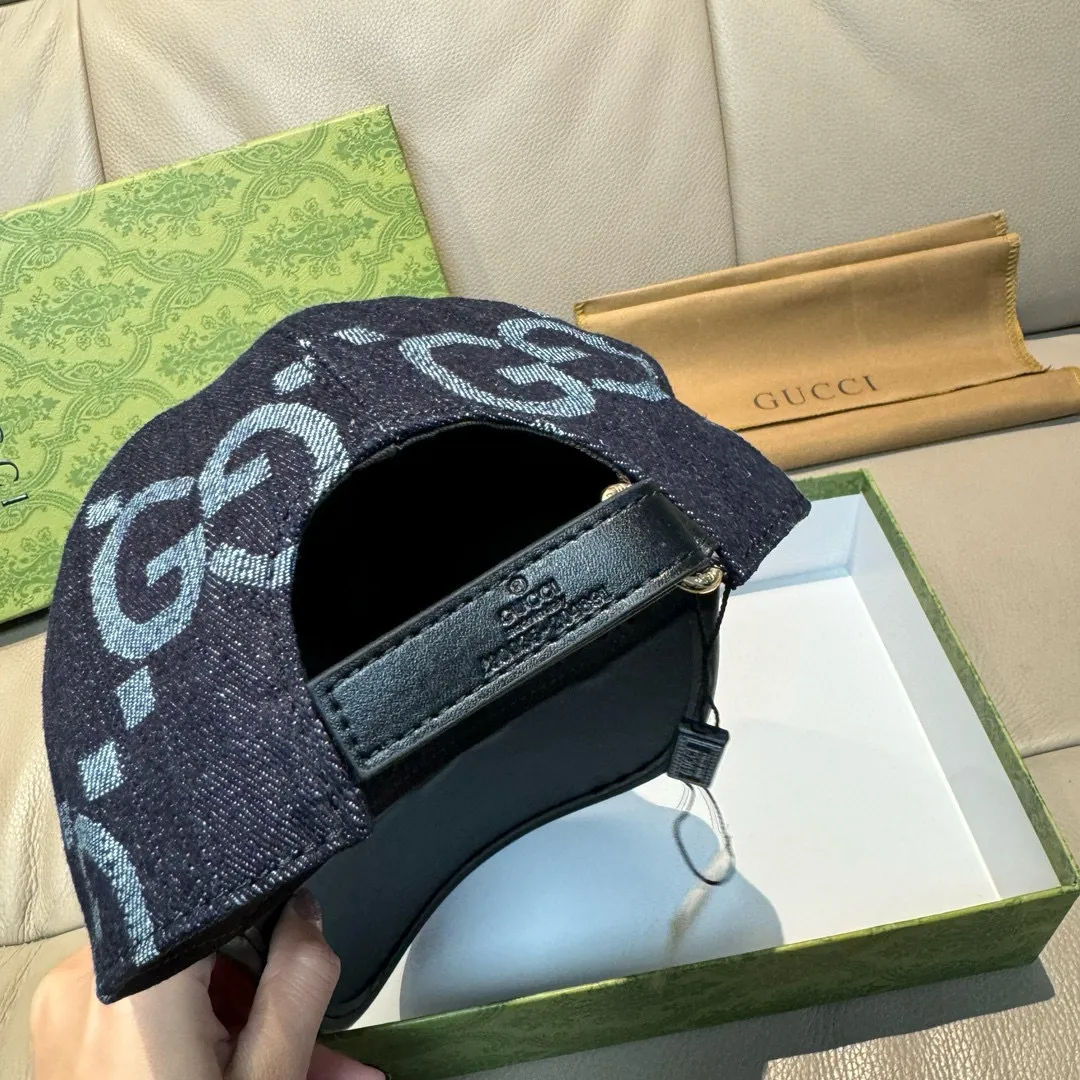 P90, Gucci (Gucci) new original baseball cap, large double G leather, best-selling model at the counter, 1:1 mold customization, original canvas fabric + first-layer cowhide, fashionable and handsome! The quality is great, the basic head circumference is 56cm, and the patch is adjustable.