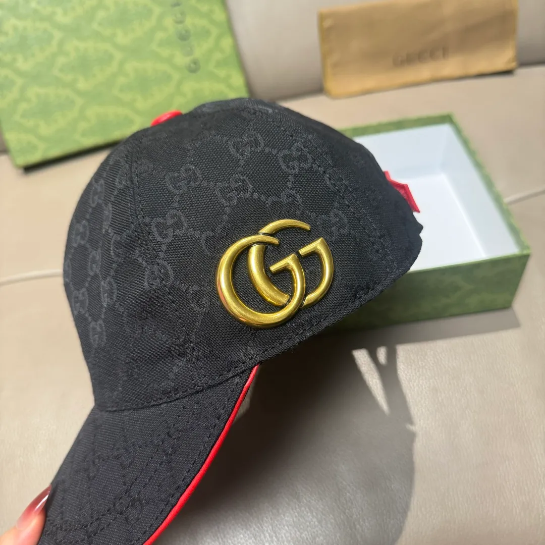 P90., Gucci (Gucci) new original baseball cap, metal double G, the latest model at the counter, 1:1 mold customization, genuine mold hardware, original canvas fabric + first-layer cowhide, original quality! The quality is great, the basic head circumference is 56cm, and the patch is adjustable.