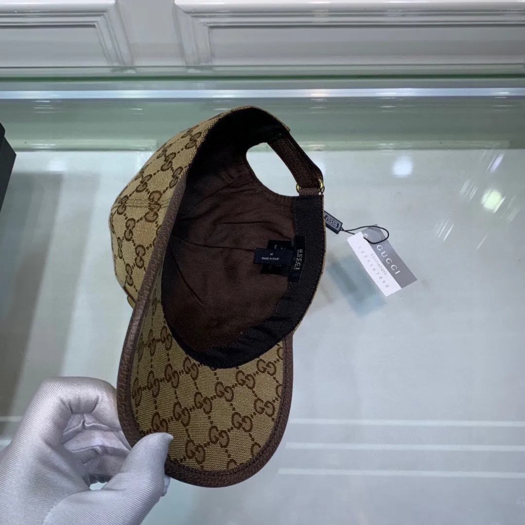 🉐100 Comes with a packaging bag, Gucci's new original baseball cap, metal double G, the latest model at the counter, 1:1 custom molding, genuine molding hardware, original canvas fabric + first-layer cowhide, original factory quality! The quality is great, the basic head circumference is 56cm, and the patch is adjustable.