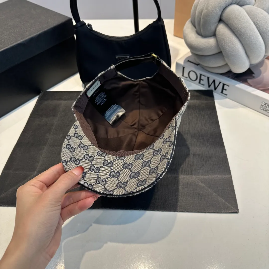 P60 Gucci (Gucci) classic original baseball cap😍Customized with 1:1 mold opening at the counter, the highest version, the original canvas is light and breathable! Photographed in real life, suitable for men and women in all seasons, basic head circumference 56cm, adjustable patches.