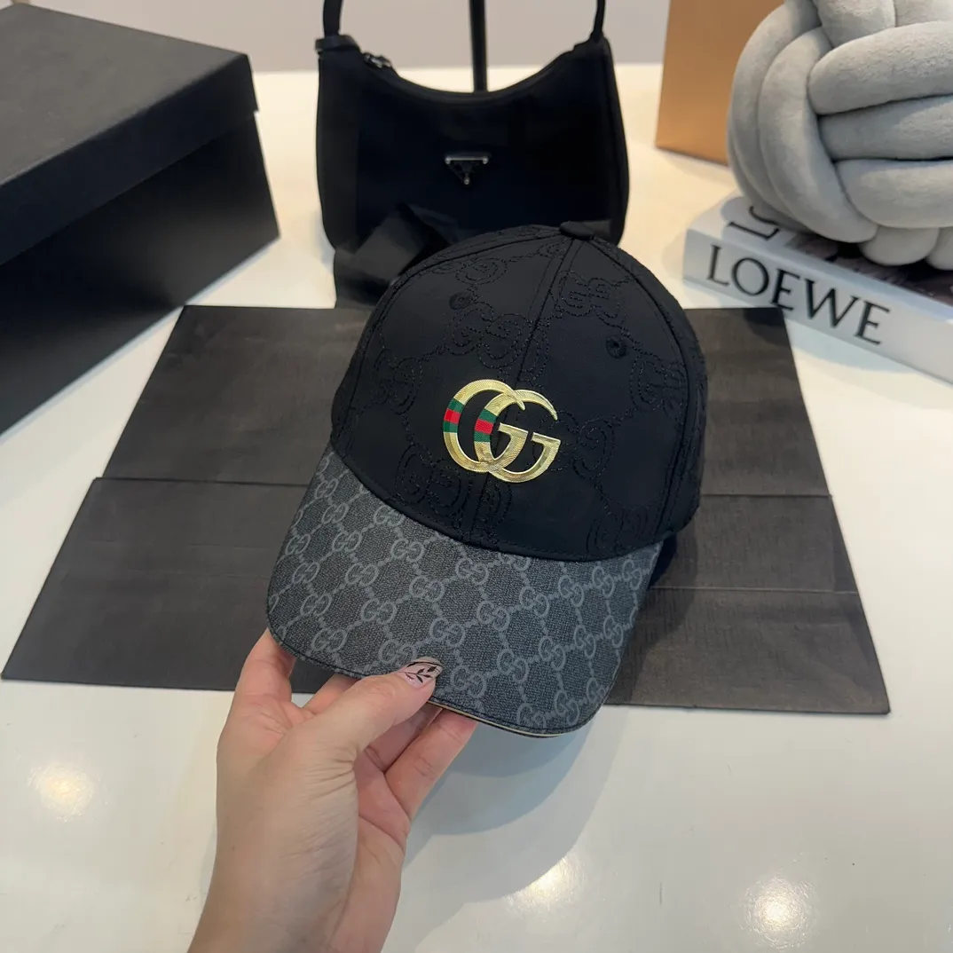 P60 Gucci Baseball Cap♥️GUCCI🧢New product from the official website, baseball cap, original quality, very popular 🔥🎩 The craftsmanship is very exquisite, high-end and classy! Low-key luxury, easy to carry! Running volume