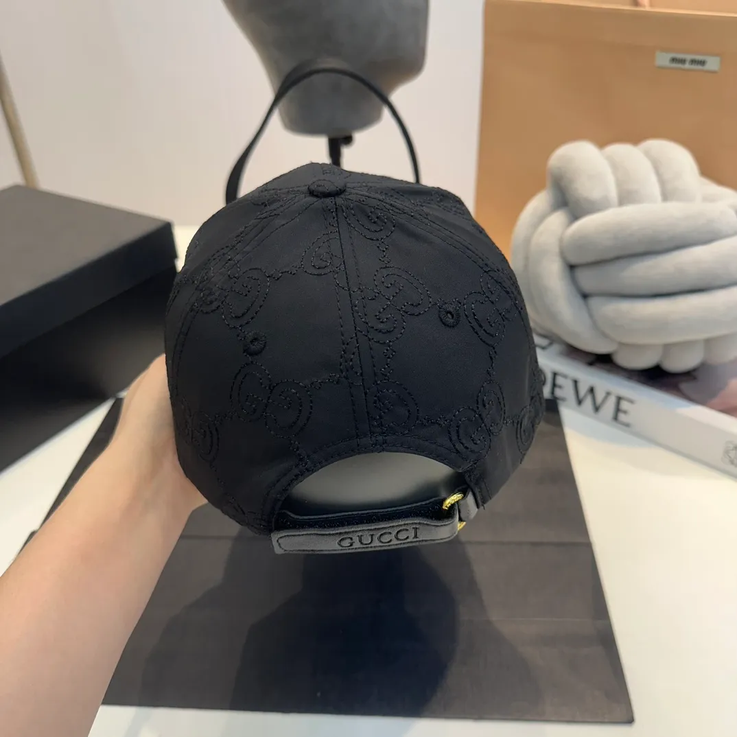 P60 Gucci Baseball Cap♥️GUCCI🧢New product from the official website, baseball cap, original quality, very popular 🔥🎩 The craftsmanship is very exquisite, high-end and classy! Low-key luxury, easy to carry! Running volume