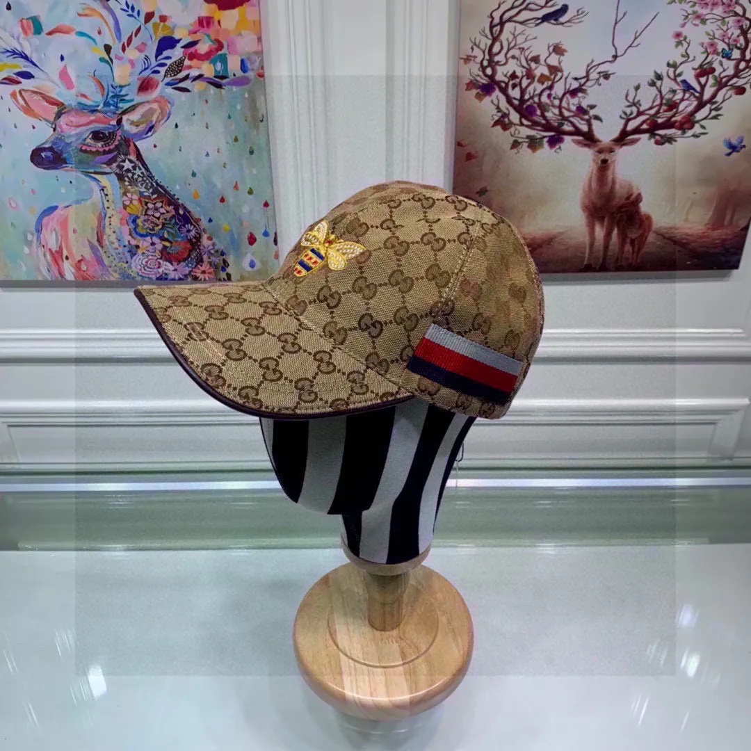 🉐️90, Gucci (Gucci) new original baseball cap, embroidered bee, 1:1 perfect replica, original canvas + first layer of cowhide, pure cotton lining, light and breathable! The quality and fit are great, the basic head circumference is 56cm, and the patch is adjustable.