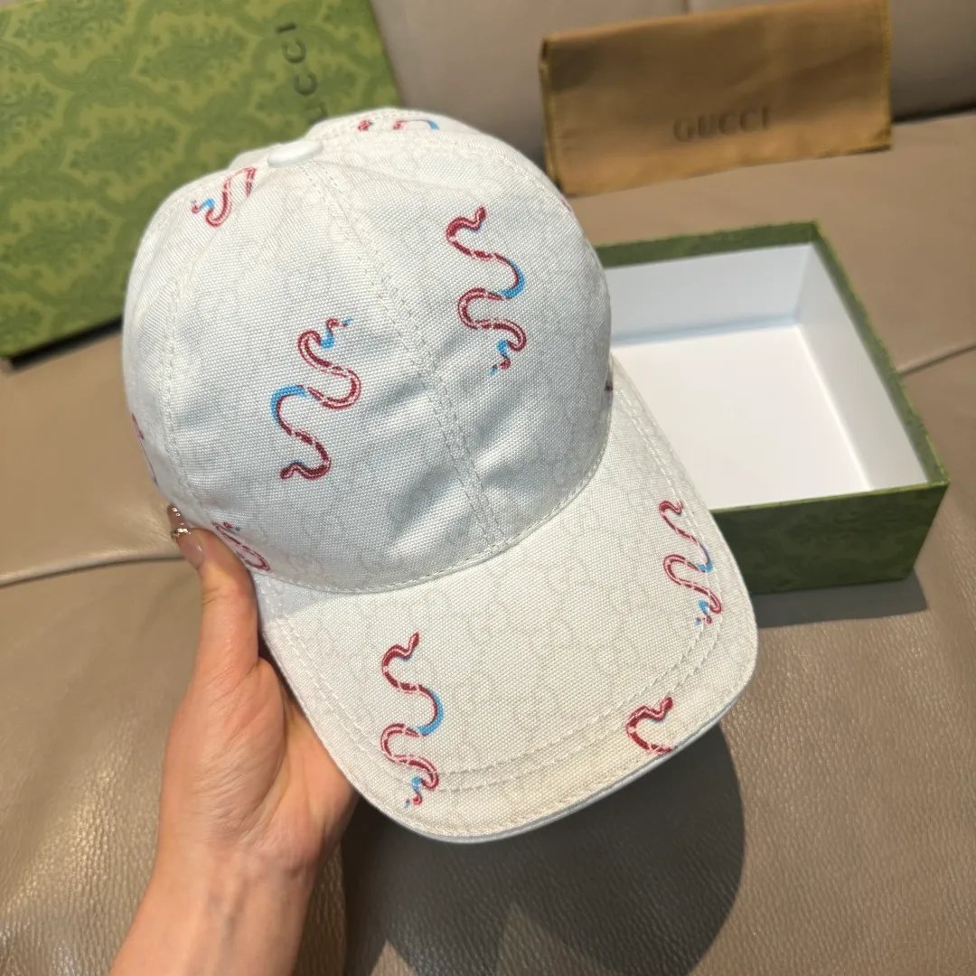 p90., Gucci Gucci’s new original baseball cap, limited edition for the Year of the Snake, crazy snake double G jacquard, 1:1 mold opening and customization at the counter, perfect anti-pattern, original canvas fabric, light and breathable! Basic head circumference 56cm, adjustable.