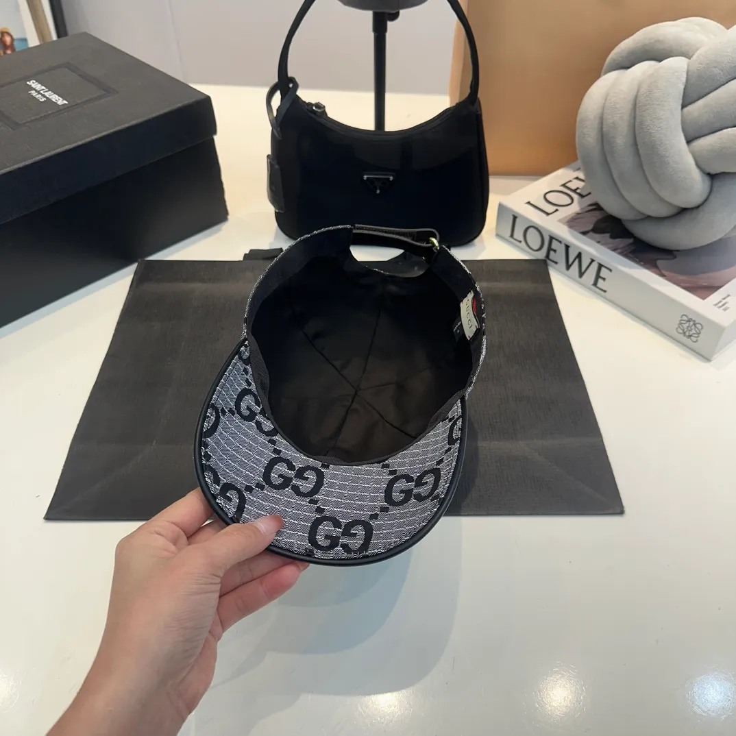 P90 Gucci (Gucci) new original baseball cap, Multicolor series canvas baseball cap! The latest model from the counter, 1:1 genuine mold opening, original canvas fabric + first layer of cowhide, original factory quality! The quality is great, the basic head circumference is 56cm, the patch is adjustable