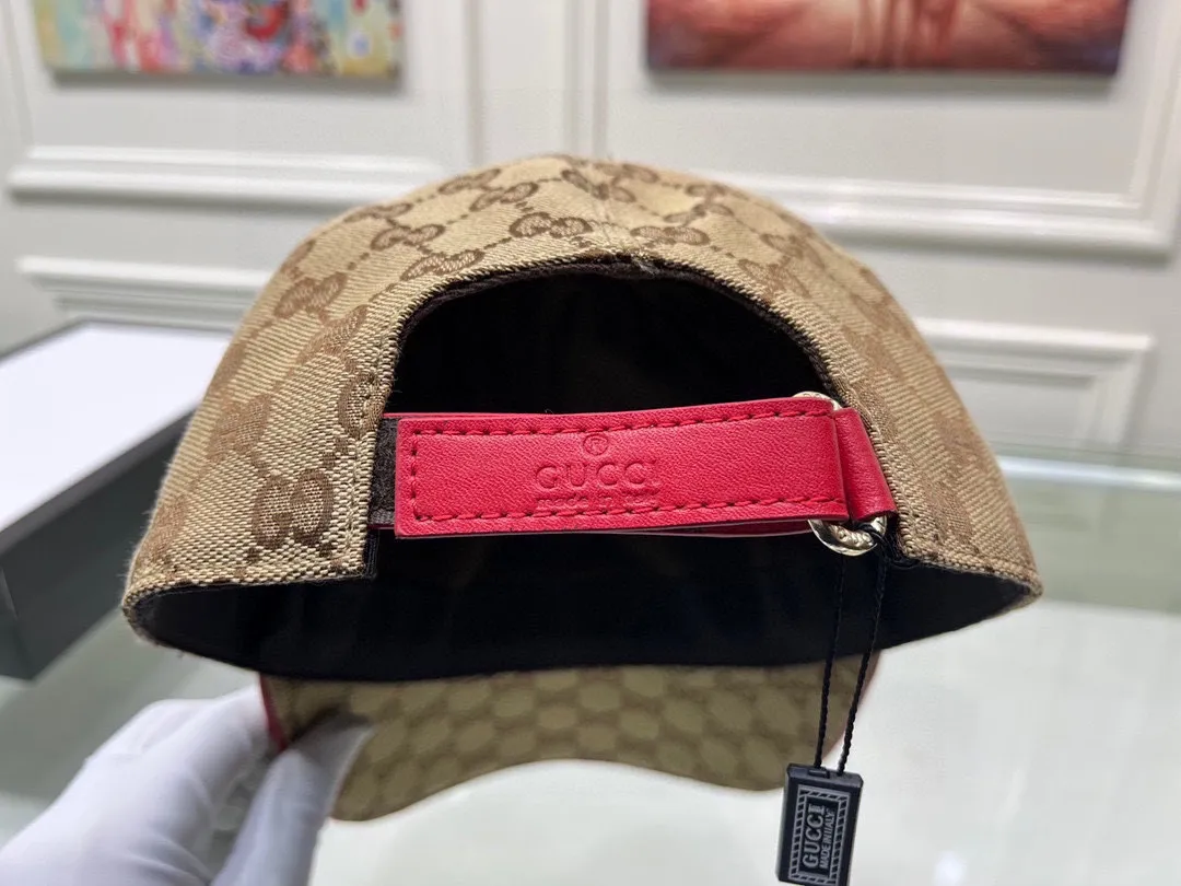 Batch 90, Gucci (Gucci) new original baseball cap, three-color webbing, 1:1 mold customization, original canvas + first-layer cowhide, handsome and fashionable, popular purchasing agent, versatile style for men and women, great quality! The basic head circumference is 56cm, and the patch is adjustable.