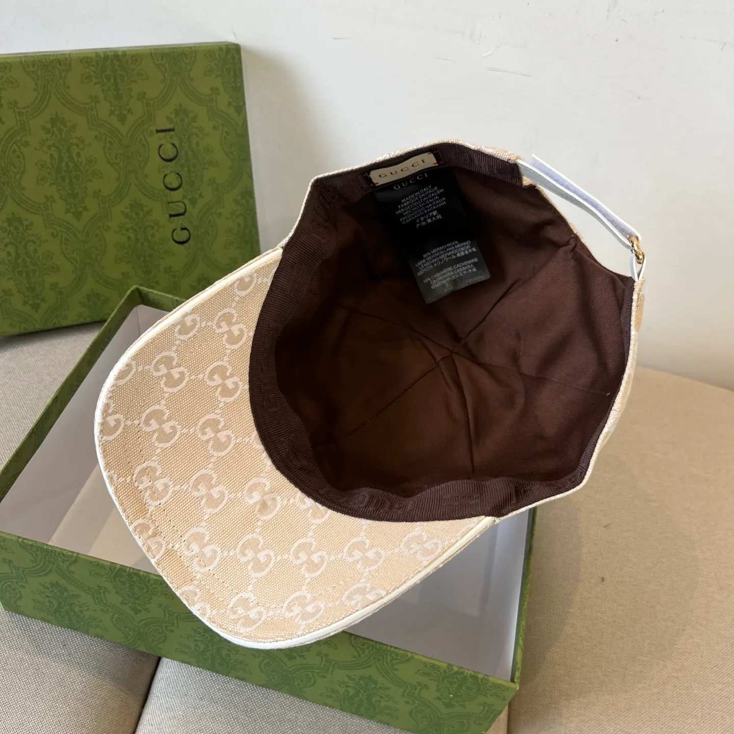 P60 Gucci Baseball Cap♥️GUCCI🧢New product from the official website, baseball cap, original quality, very popular 🔥🎩 The craftsmanship is very exquisite, high-end and classy! Low-key luxury, easy to carry! Running volume!