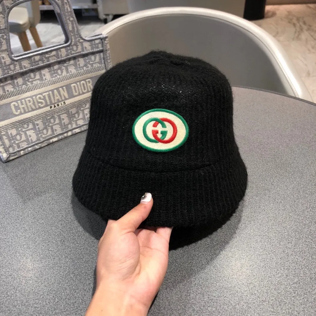 P160 GUCCI Rabbit Velvet Bucket Hat The same solid color knitted hat as the star, with delicate and soft texture and thick fabric!