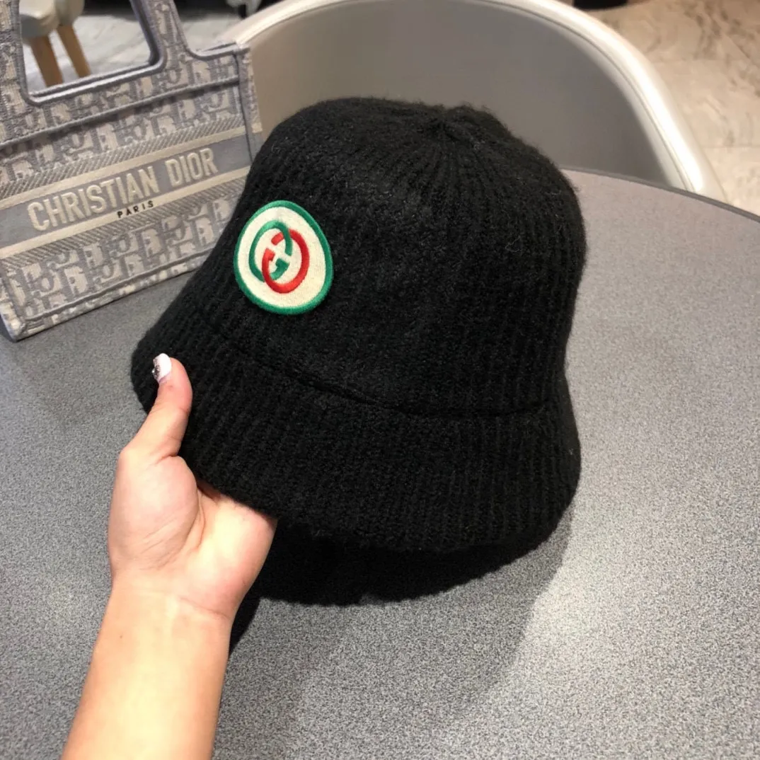 P160 GUCCI Rabbit Velvet Bucket Hat The same solid color knitted hat as the star, with delicate and soft texture and thick fabric!