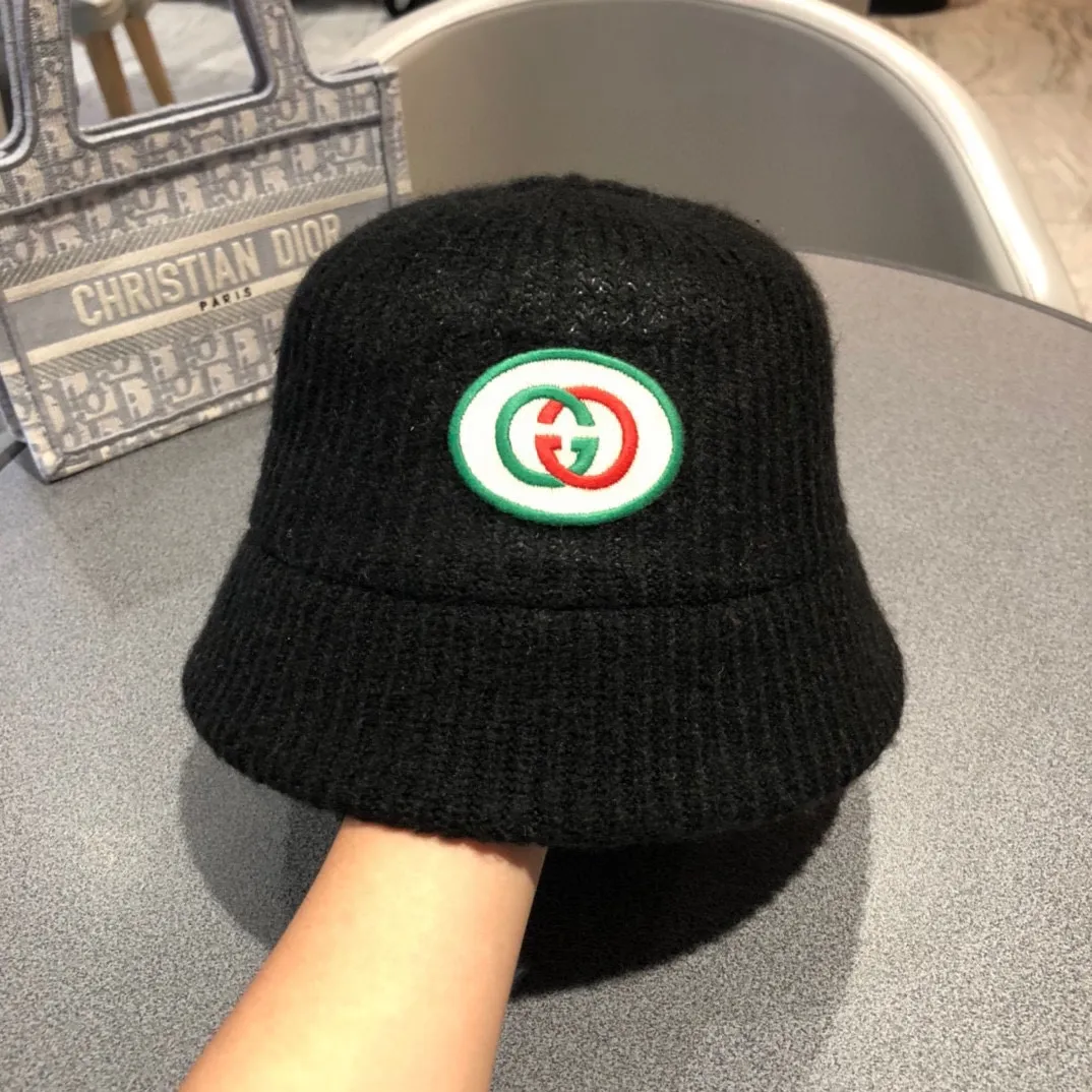 P160 GUCCI Rabbit Velvet Bucket Hat The same solid color knitted hat as the star, with delicate and soft texture and thick fabric!