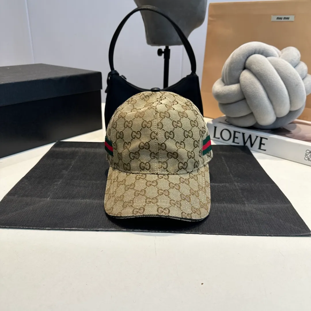 P60 Gucci (Gucci) classic original baseball cap😍Customized with 1:1 mold opening at the counter, the highest version, the original canvas is light and breathable! Photographed in real life, suitable for men and women in all seasons, basic head circumference 56cm, adjustable patches.