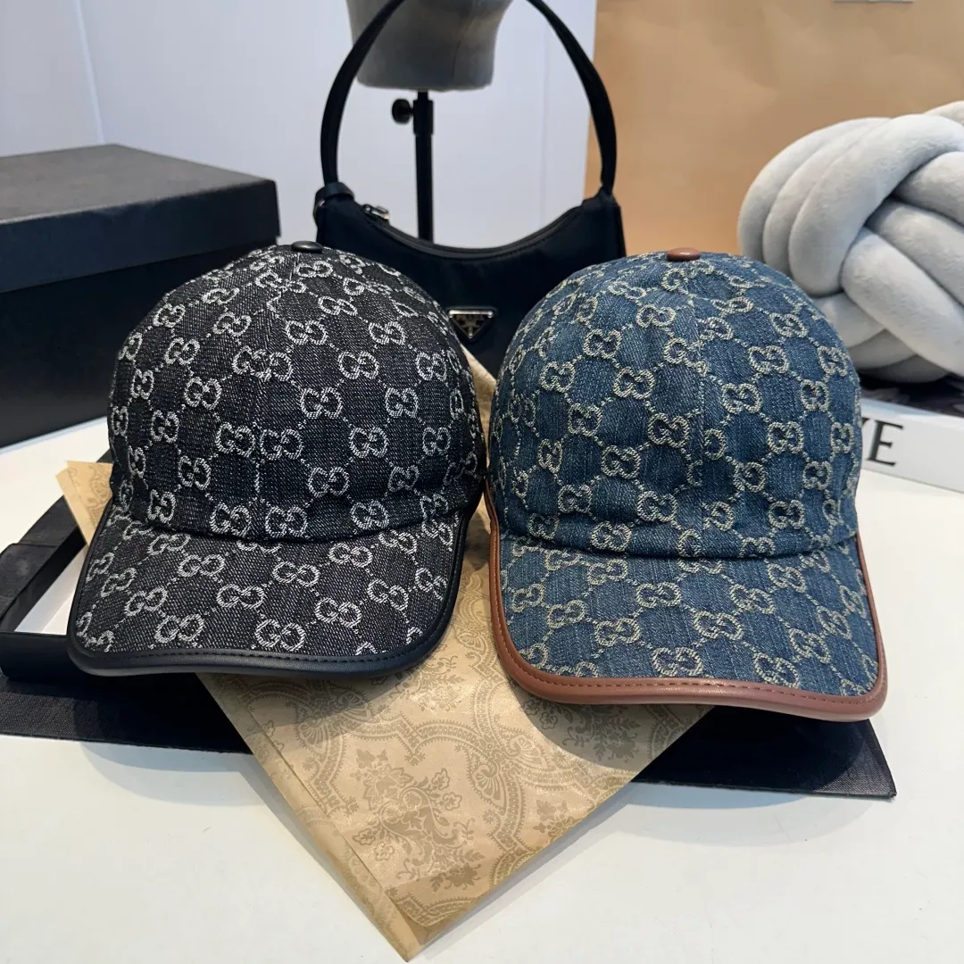 P160 Gucci's new original baseball cap is custom-made with a 1:1 mold. Selected soft accessories are crafted with denim to show the charm of the new season. Archival symbols and iconic brand patterns give the pieces a contemporary feel. This baseball cap is made of blue and white GG denim, with brown leather piping, making the entire design even more eye-catching.