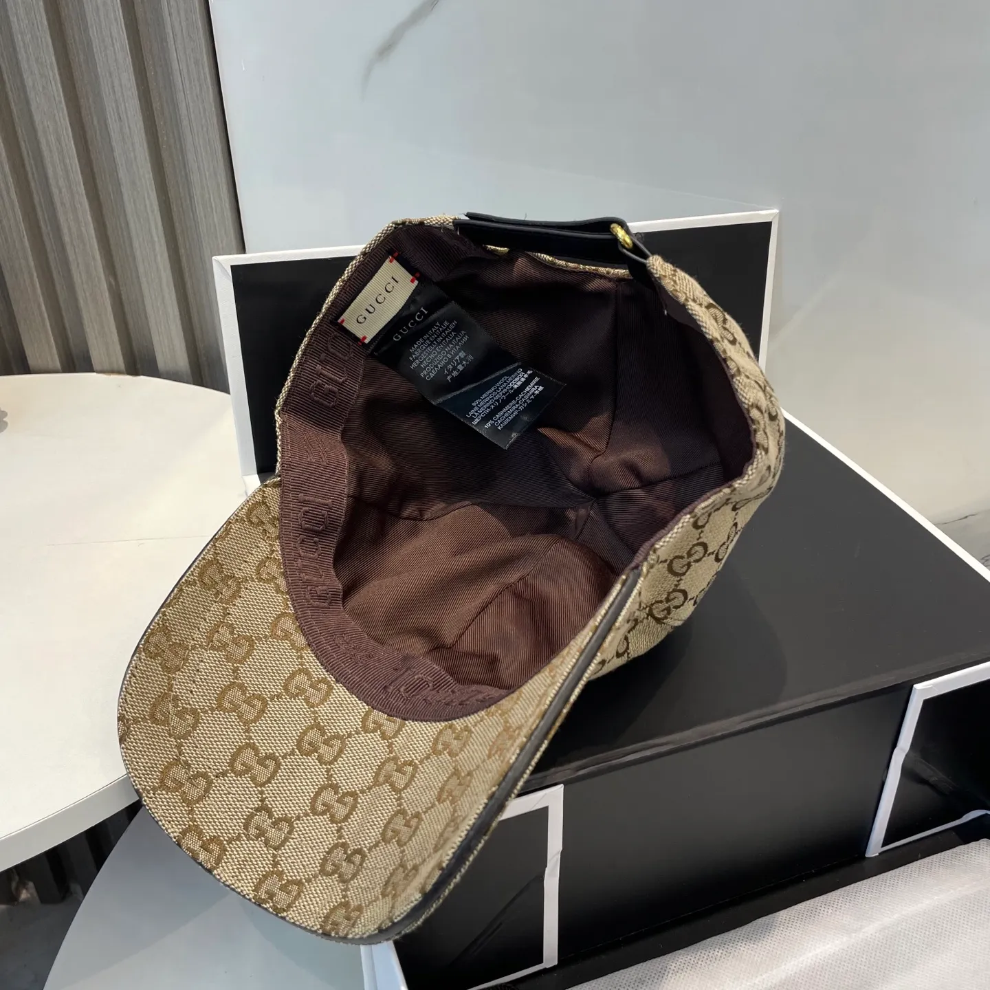 P70 Gucci (Gucci) classic original baseball cap😍Customized with 1:1 mold opening at the counter, the highest version, the original canvas is light and breathable! Photographed in real life, suitable for men and women in all seasons, basic head circumference 56cm, adjustable patches.