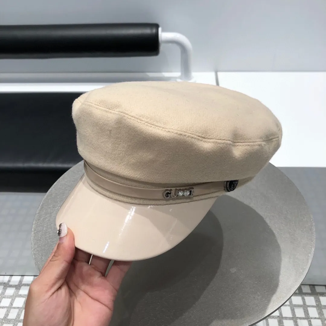 P150 Gucci GUCCI celebrity-style military cap with fur and patent leather. Soft texture. Perfect hat shape. Popular Korean product order. Original quality.