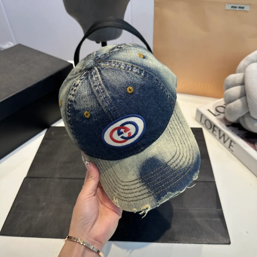 P60 Gucci Baseball Cap♥️GUCCI🧢New product from the official website, baseball cap, original quality, very popular 🔥🎩 The craftsmanship is very exquisite, high-end and classy! Low-key luxury, easy to carry! Running volume!