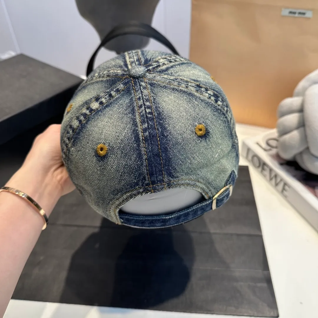 P60 Gucci Baseball Cap♥️GUCCI🧢New product from the official website, baseball cap, original quality, very popular 🔥🎩 The craftsmanship is very exquisite, high-end and classy! Low-key luxury, easy to carry! Running volume!