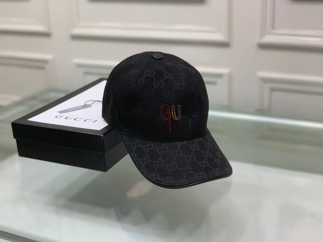 🉐130 new models shipped, Gucci (Gucci) new original baseball cap, artistic word embroidery, 1:1 mold customization, heavy embroidery, details comparable to counters, original canvas fabric + first-layer cowhide, pure cotton lining, great quality! The first choice for handsome men and beautiful women, fashionable and versatile. Basic head circumference 56, adjustable patch