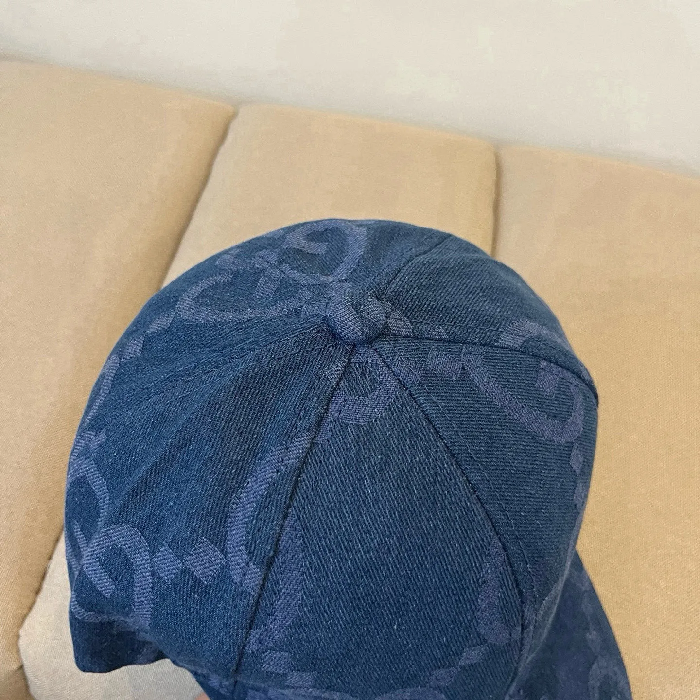 P60 Gucci Baseball Cap♥️GUCCI🧢New product from the official website, baseball cap, original quality, very popular 🔥🎩 The craftsmanship is very exquisite, high-end and classy! Low-key luxury, easy to carry! Running volume!