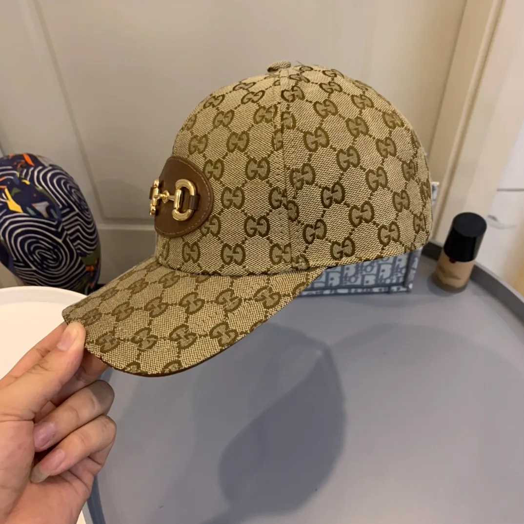 P130 GUCCI Gucci's new presbyopic lock buckle leather-rimmed baseball cap. Classic and fashionable presbyopic, attractive 👀 shape, large brim fisherman's face, sunshade is also a good choice! Head circumference:58cm
