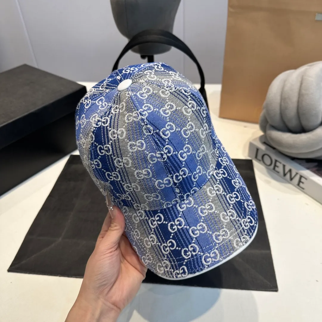 P100 Gucci new original baseball cap, Gucci gradient jacquard, 1:1 mold opening and customization at the counter, original canvas fabric + first-layer cowhide, light and breathable! The quality is great, the basic head circumference is 56cm, and the patch is adjustable.
