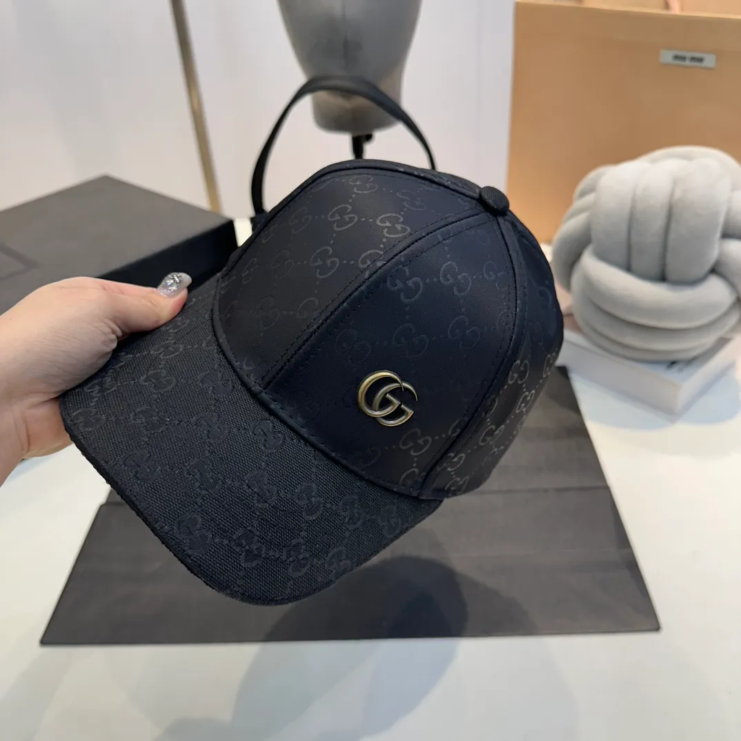 P54 Gucci Baseball Cap♥️GUCCI🧢New product from the official website, baseball cap, original quality, very popular 🔥🎩The craftsmanship is very exquisite, high-end and classy! Low-key luxury, easy to carry!
