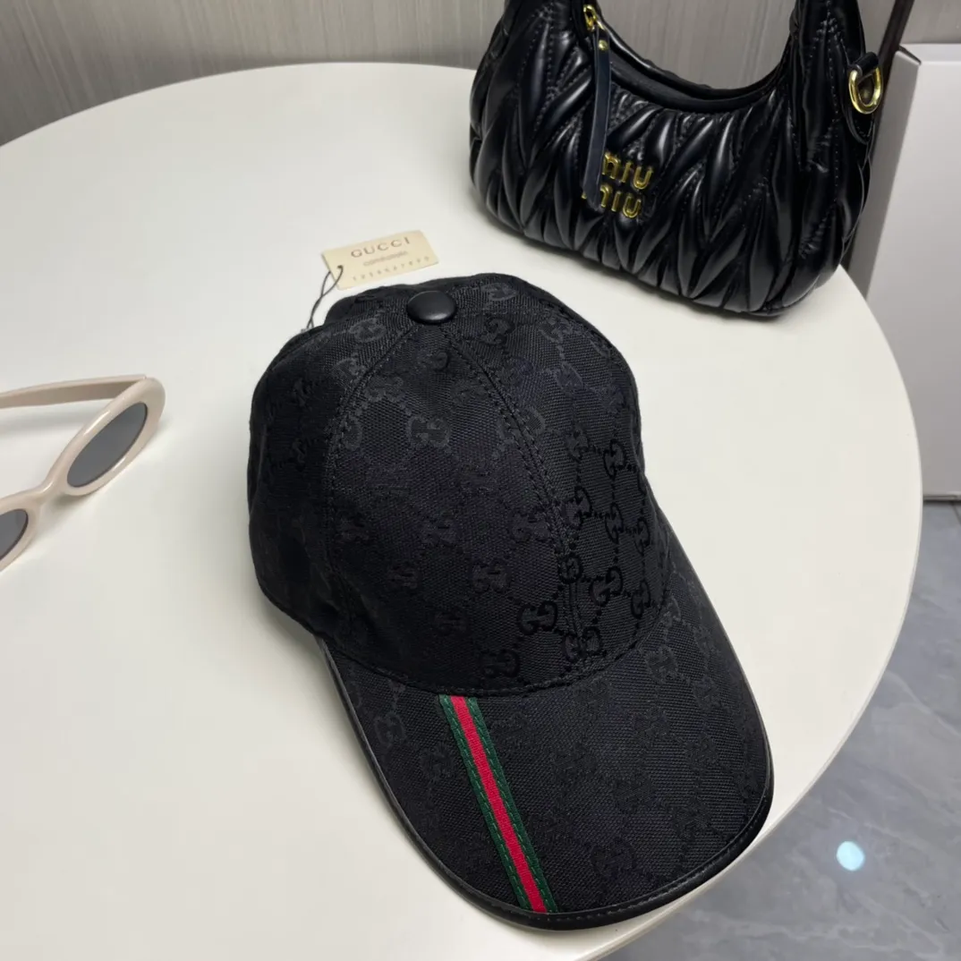 P86 Gucci (Gucci) classic original baseball cap, vertical small webbing, 1:1 mold customization, original canvas + first-layer cowhide, genuine leather edging, handsome and fashionable, popular purchasing agent, versatile style for men and women, great quality! The basic head circumference is 56cm, and the patch is adjustable.