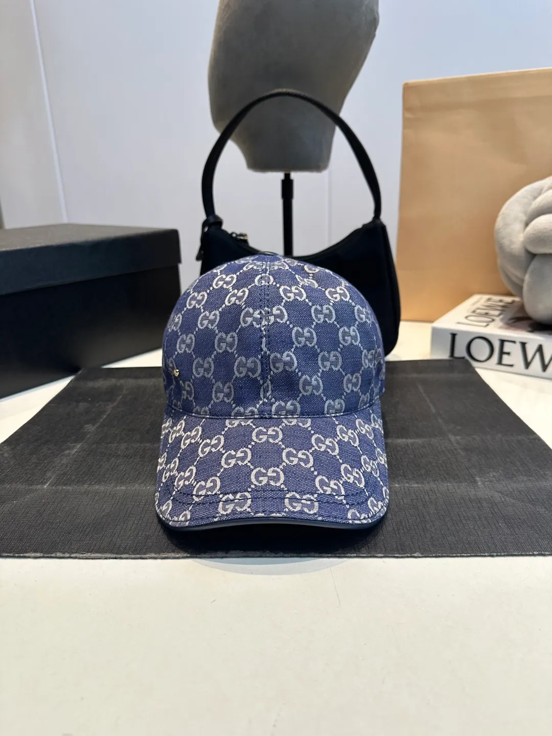 P90 Gucci (Gucci) new original baseball cap, metal small double G, the latest model at the counter, 1:1 mold opening and customization, genuine mold opening hardware, original canvas fabric + first layer of cowhide, original quality! The quality is great, the basic head circumference is 56cm, and the patch is adjustable.
