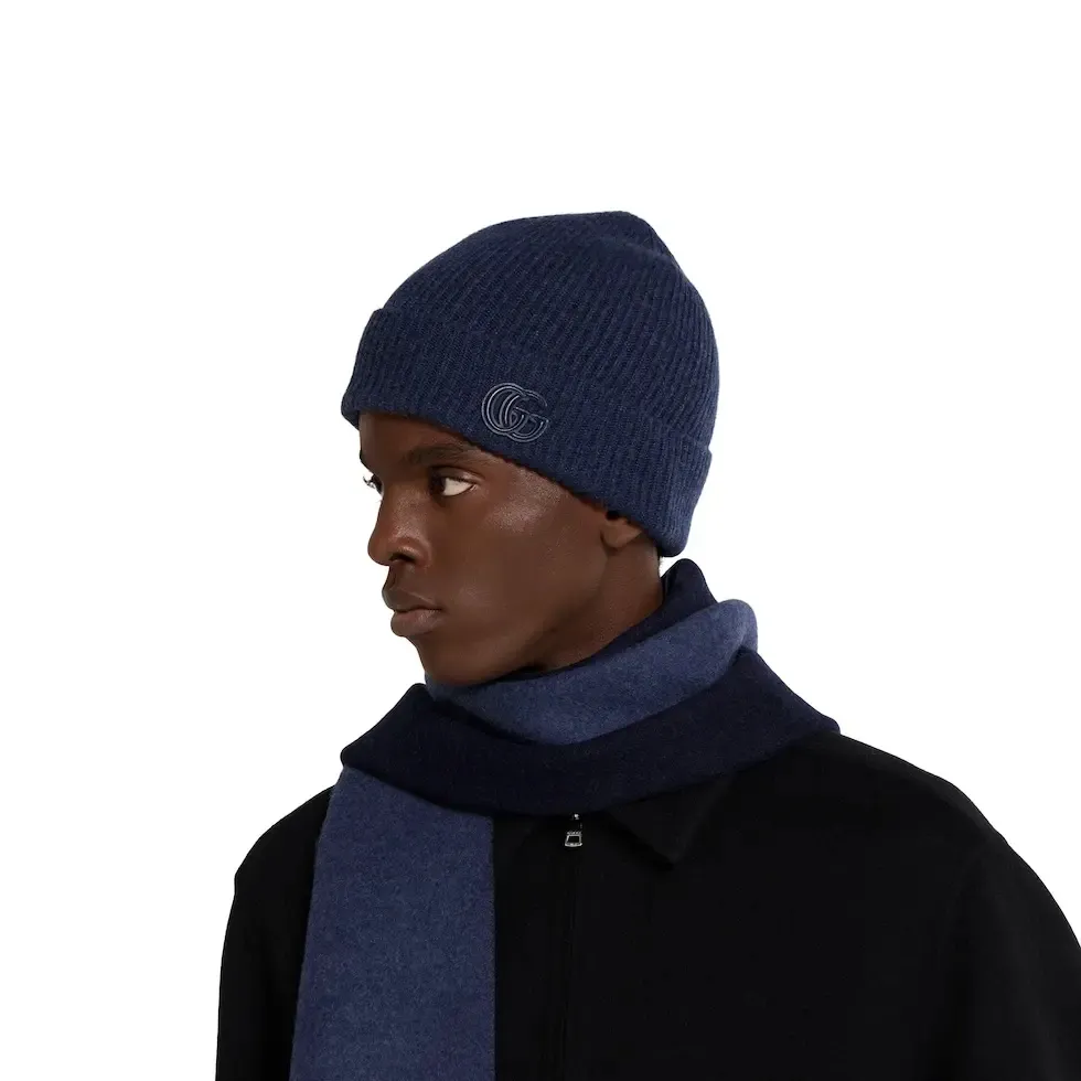 P50 with dust bag GUCCI official website knitted hat 😘 Cashmere material 🙆🏻New official website 😱 Simple and elegant 👍 The tight knitting method is very thick, soft and comfortable 🙈Warm and fashionable❤️Can’t put it down👍Dear, hurry up and get it👍😘Same style for men and women!