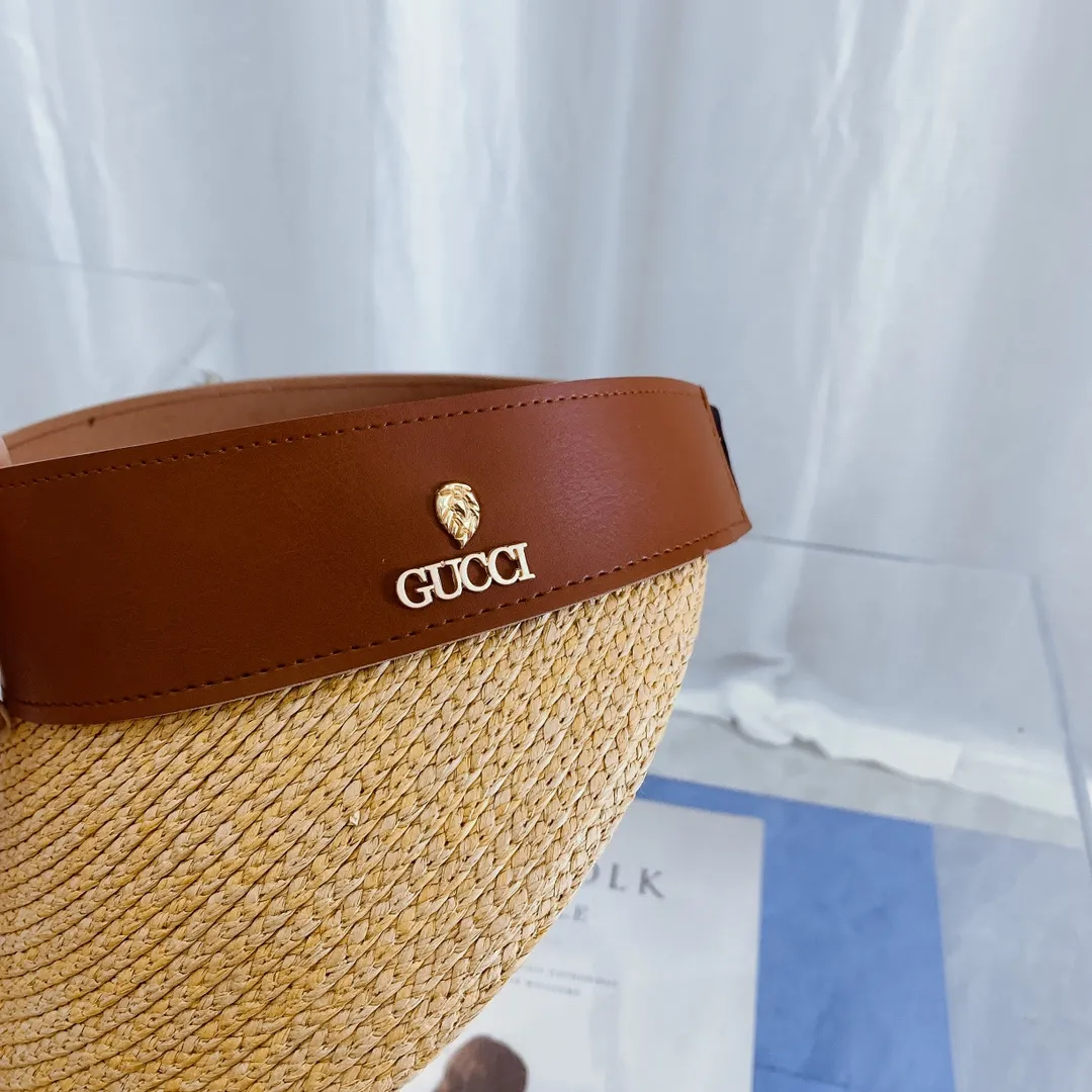 P70 Gucci color-blocked raffia empty top hat is designed with a touch of caution. It is not as monotonous as ordinary straw hats. The belt splicing design makes the hat more three-dimensional. Not only will the empty top hat not weigh down the hair, it will not be stuffy. 😏 Jimei friends, hurry up and get it🔛
