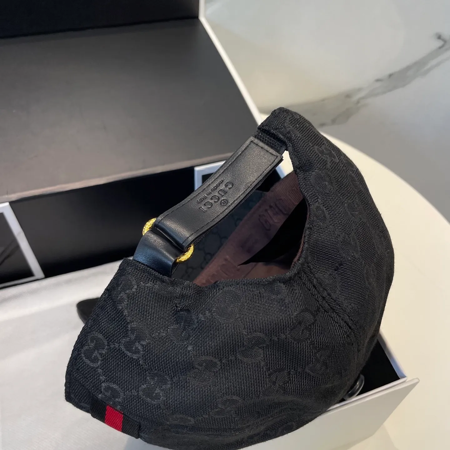 P60 Gucci (Gucci) classic original baseball cap😍Customized with 1:1 mold opening at the counter, the highest version, the original canvas is light and breathable! Photographed in real life, suitable for men and women in all seasons, basic head circumference 56cm, adjustable patches.
