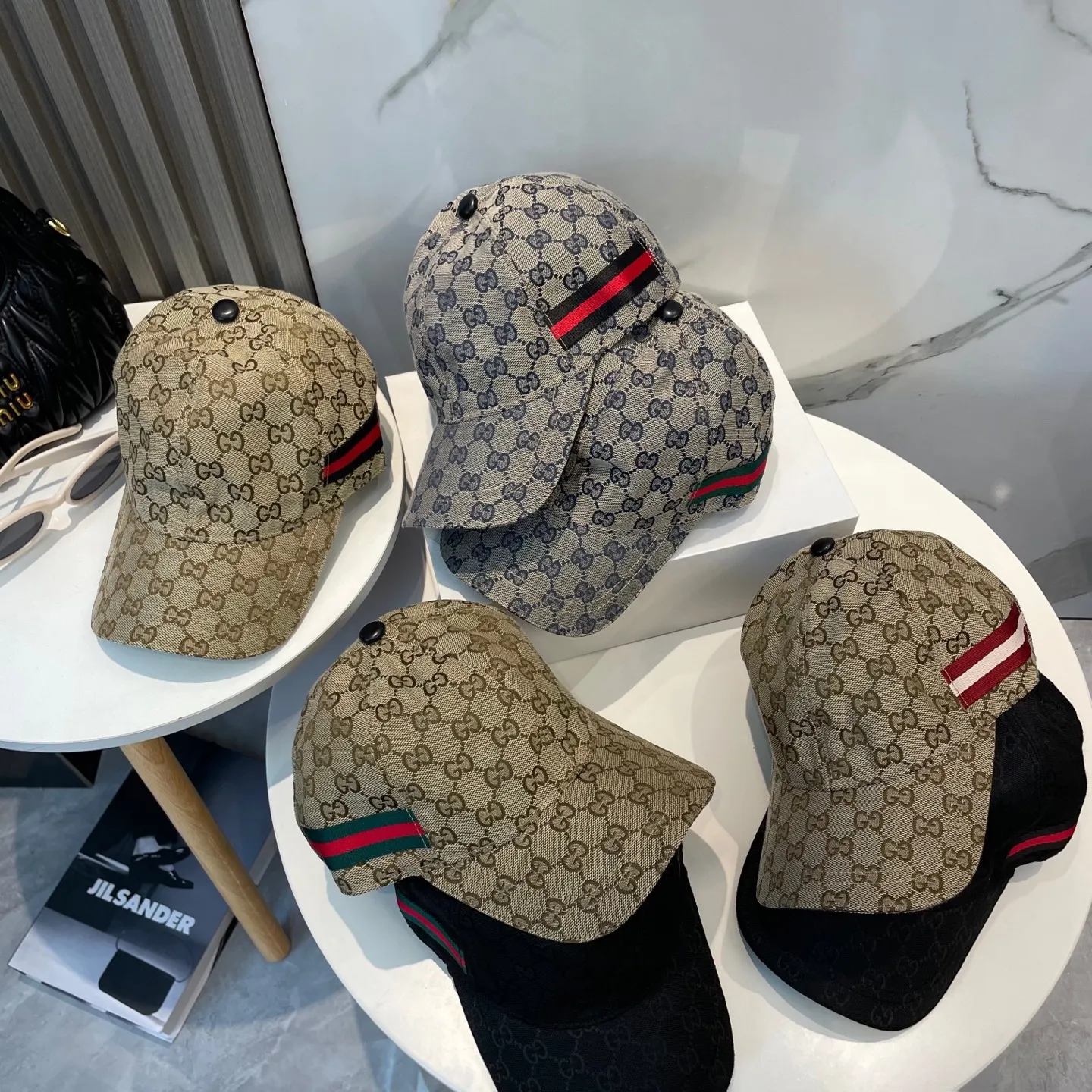 P60 Gucci (Gucci) classic original baseball cap😍Customized with 1:1 mold opening at the counter, the highest version, the original canvas is light and breathable! Photographed in real life, suitable for men and women in all seasons, basic head circumference 56cm, adjustable patches.