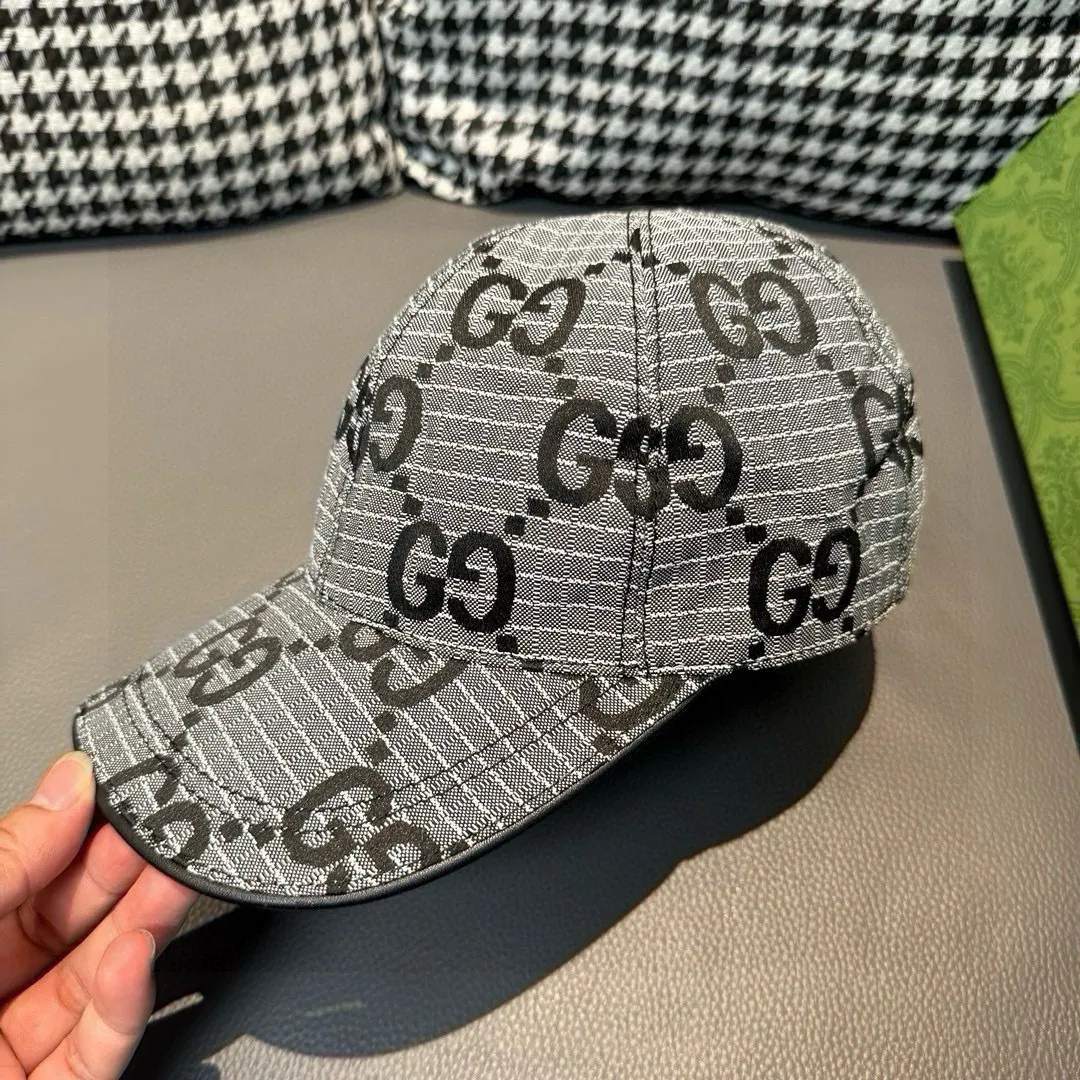p90 New model shipped from official website. Gucci's latest original baseball cap, large double G, 1:1 mold customization at the counter, perfect alignment, original canvas fabric + first-layer cowhide, light and breathable! The basic head circumference is 56cm, and the patch is adjustable.