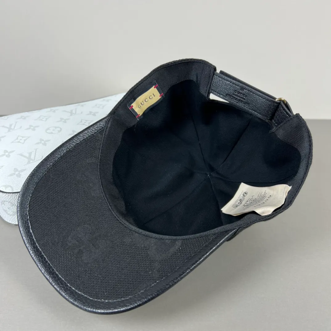 160💰Gucci (Gucci) new original baseball cap, counter purchase quality 1:1 mold customization, genuine mold opening hardware, original canvas fabric + first layer of cowhide, original factory quality! The quality is great and the patch is adjustable. Accurate matching, perfect integration of details and craftsmanship!