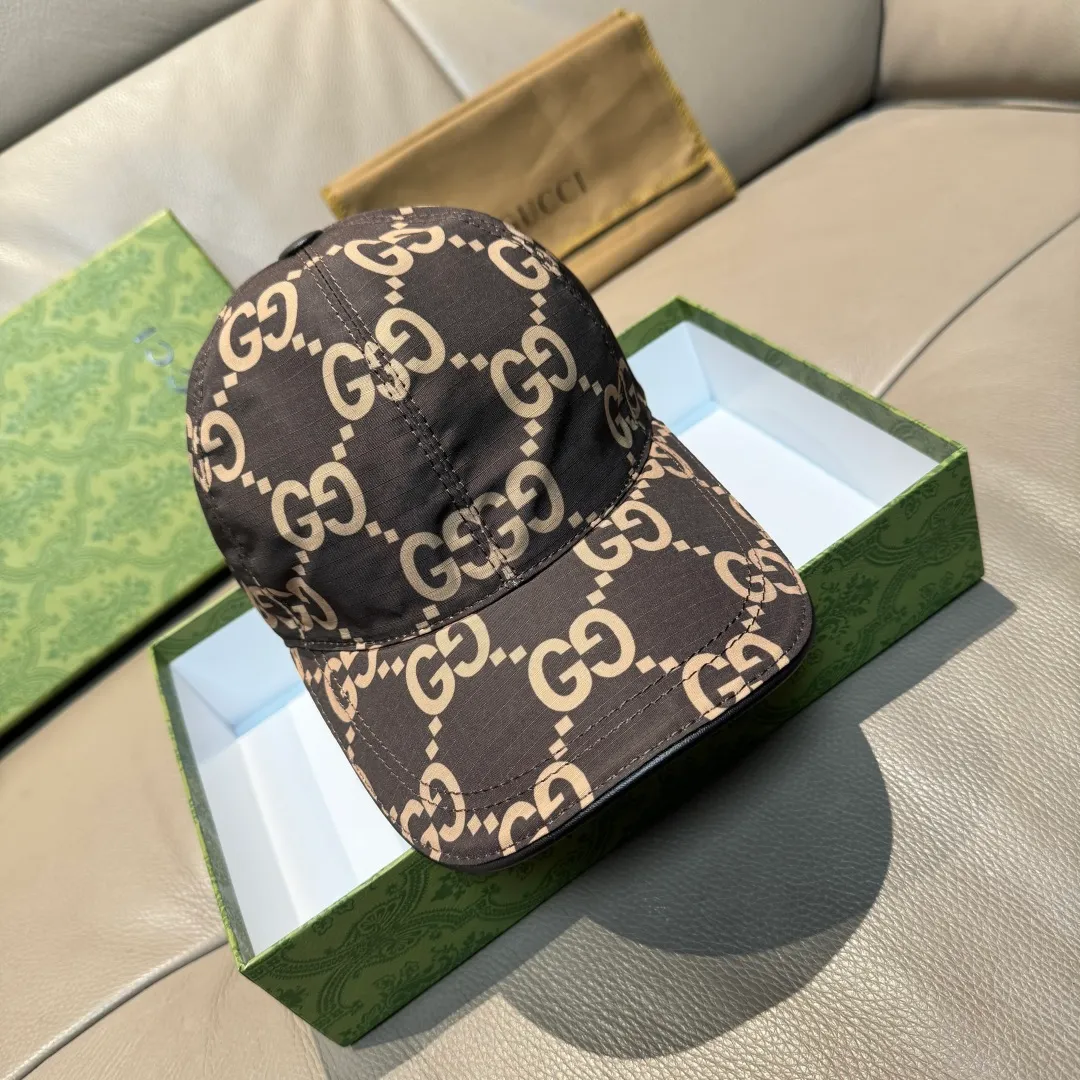p90 New model shipped from official website. Gucci's latest original baseball cap, large double G, 1:1 mold customization at the counter, perfect alignment, original canvas fabric + first-layer cowhide, light and breathable! The basic head circumference is 56cm, and the patch is adjustable.