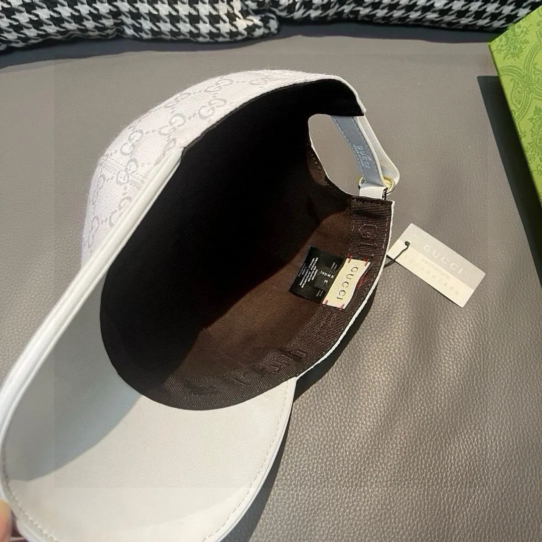 P90, Gucci (Gucci) classic original baseball cap, small double G cowhide stitching, 1:1 mold customization, excellent quality! The brim is embossed with first-layer cowhide, the quality is excellent! Basic head circumference 56, adjustable patch, five colors in stock, best-selling model!
