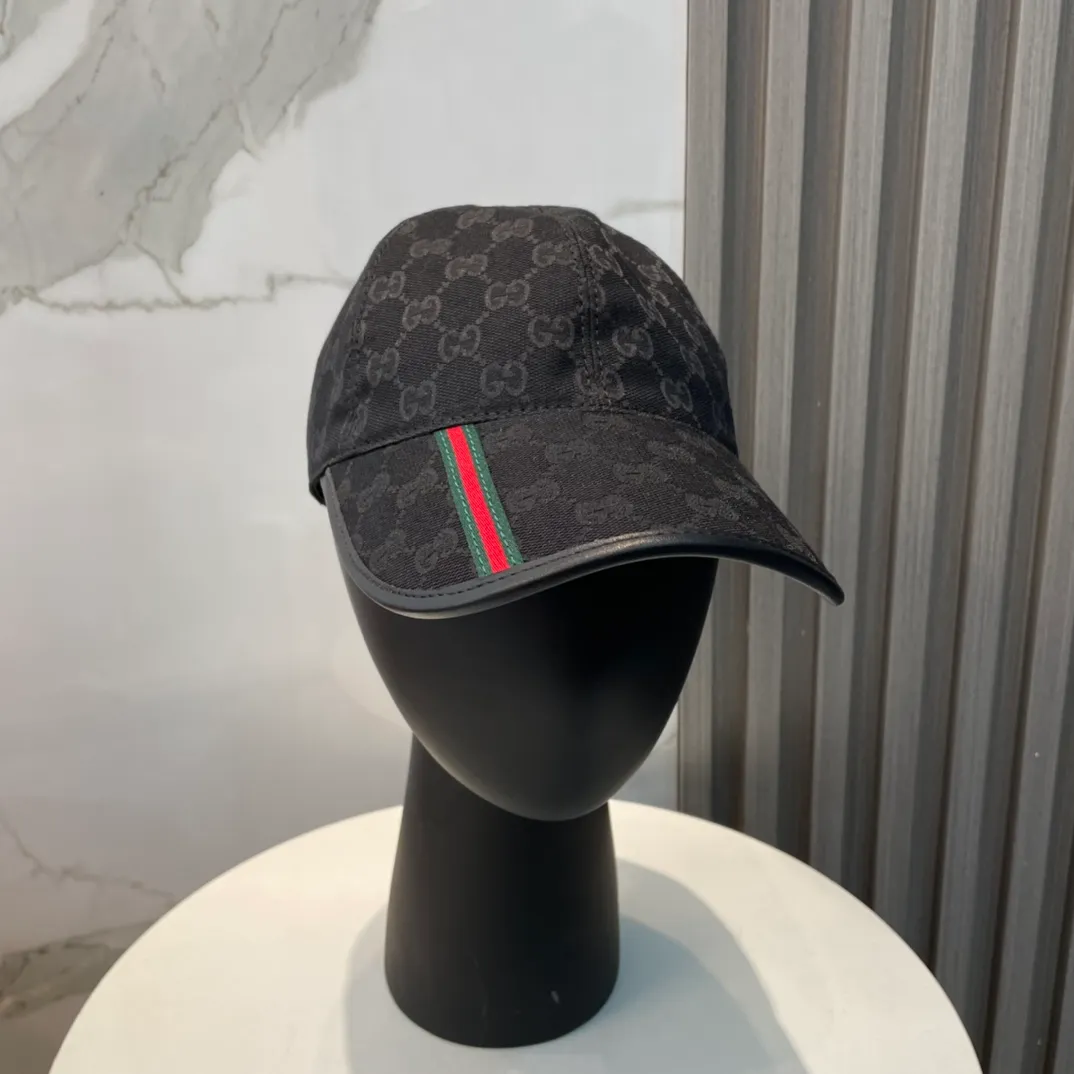 P96 Gucci (Gucci) classic original baseball cap, small vertical webbing, 1:1 mold customization, original canvas + first-layer cowhide, genuine leather edging, handsome and fashionable, popular purchasing agency, versatile style for men and women, great quality! The basic head circumference is 56cm, and the patch is adjustable.