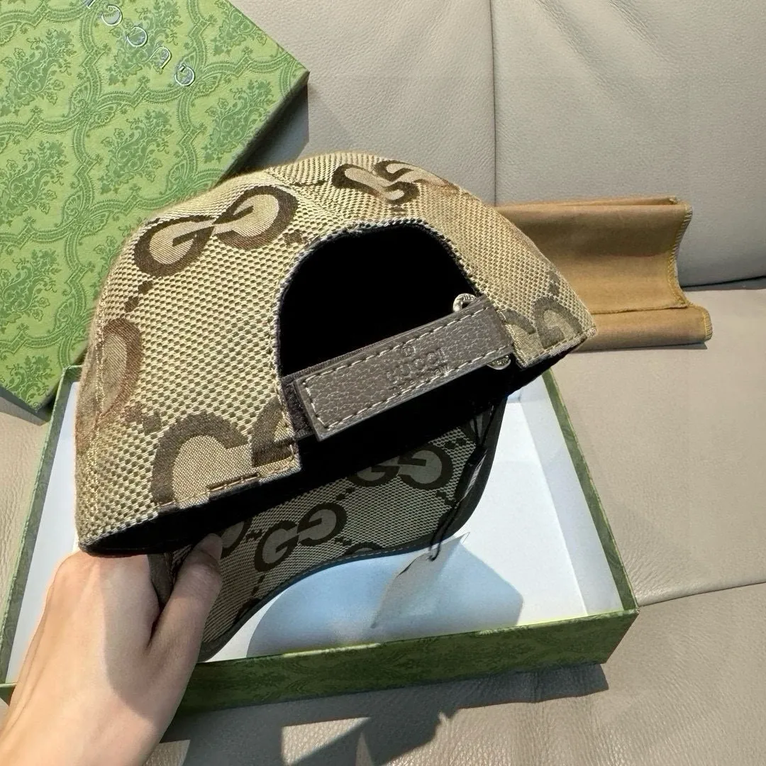 p90., Gucci Gucci's new original baseball cap, large double G, 1:1 mold opening and customization at the counter, original canvas fabric + first-layer cowhide, light and breathable! The basic head circumference is 56cm, and the patch is adjustable.