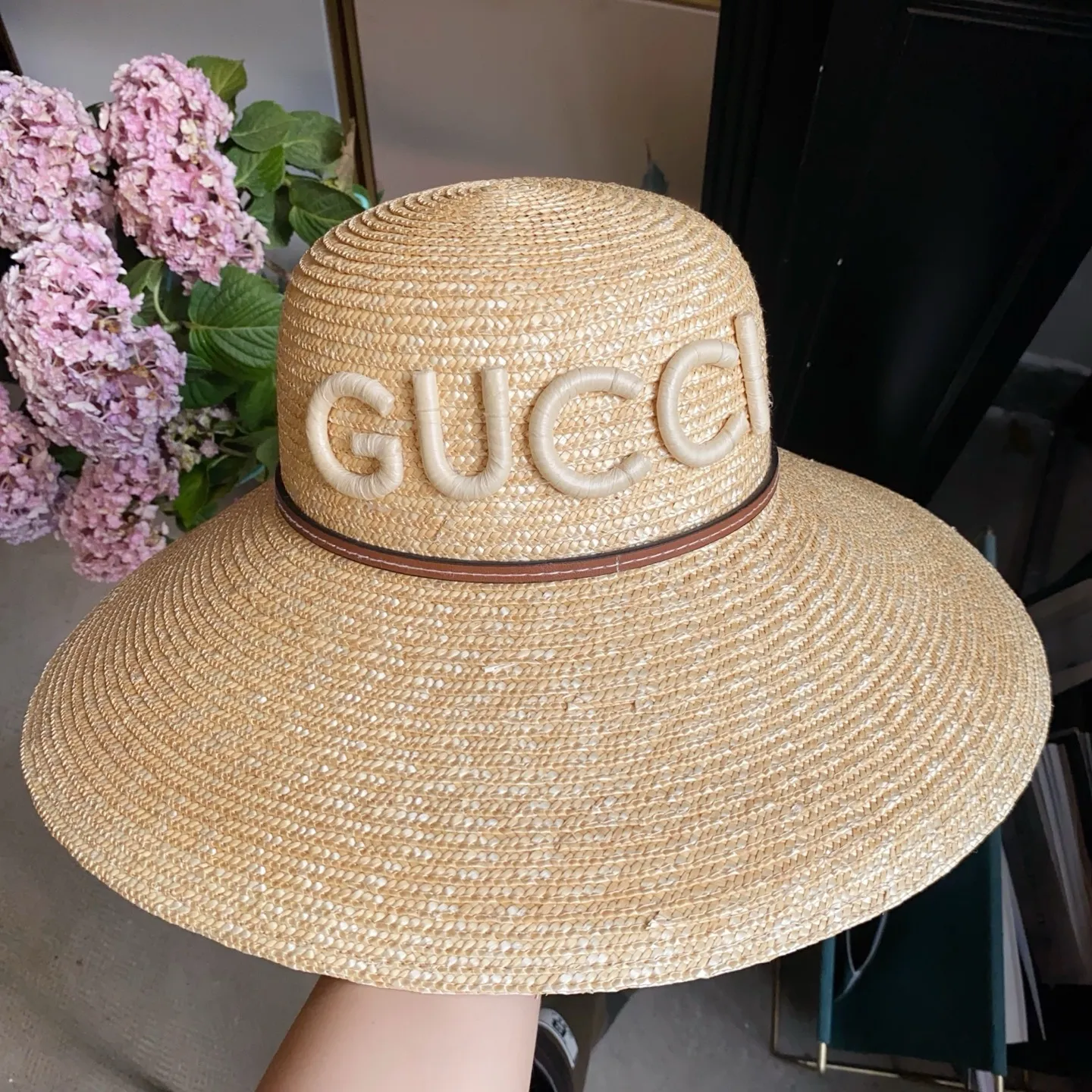 🆕New arrival ꫛꫀꪝ ❥—— 🪄Custom-made wheat straw hat with the same style as GUCCI counter 🖤 Retro French romantic style ✌️A must-have item for travel and vacation photos 📸Super production
