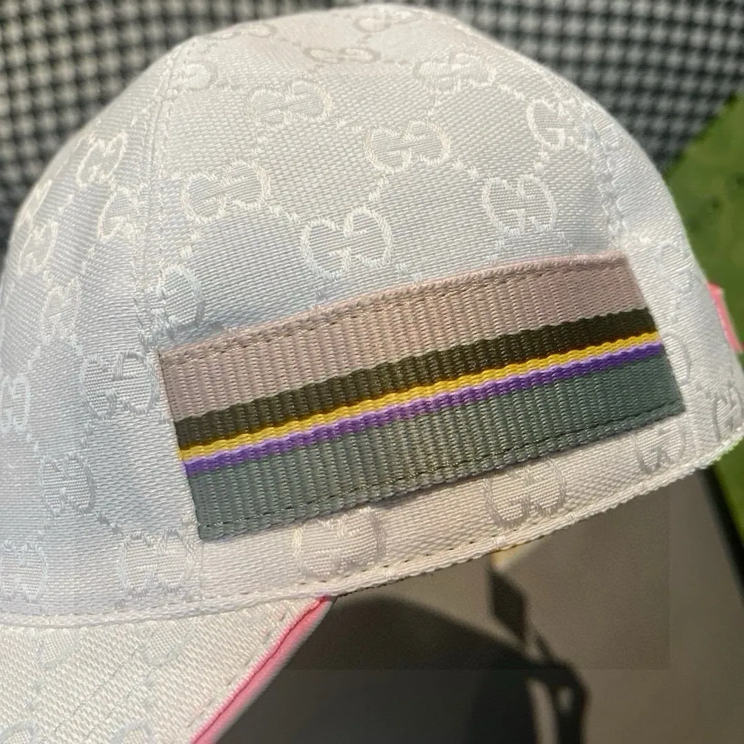 Batch of 900,000-year-old classic models in new colors shipped!   , Gucci (Gucci) classic original baseball cap 😍😍 1:1 mold opening and customization at the counter, the highest version, original canvas fabric + first layer of cowhide, light and breathable! Photographed in real life, suitable for men and women in all seasons, basic head circumference 56cm, adjustable patches.
