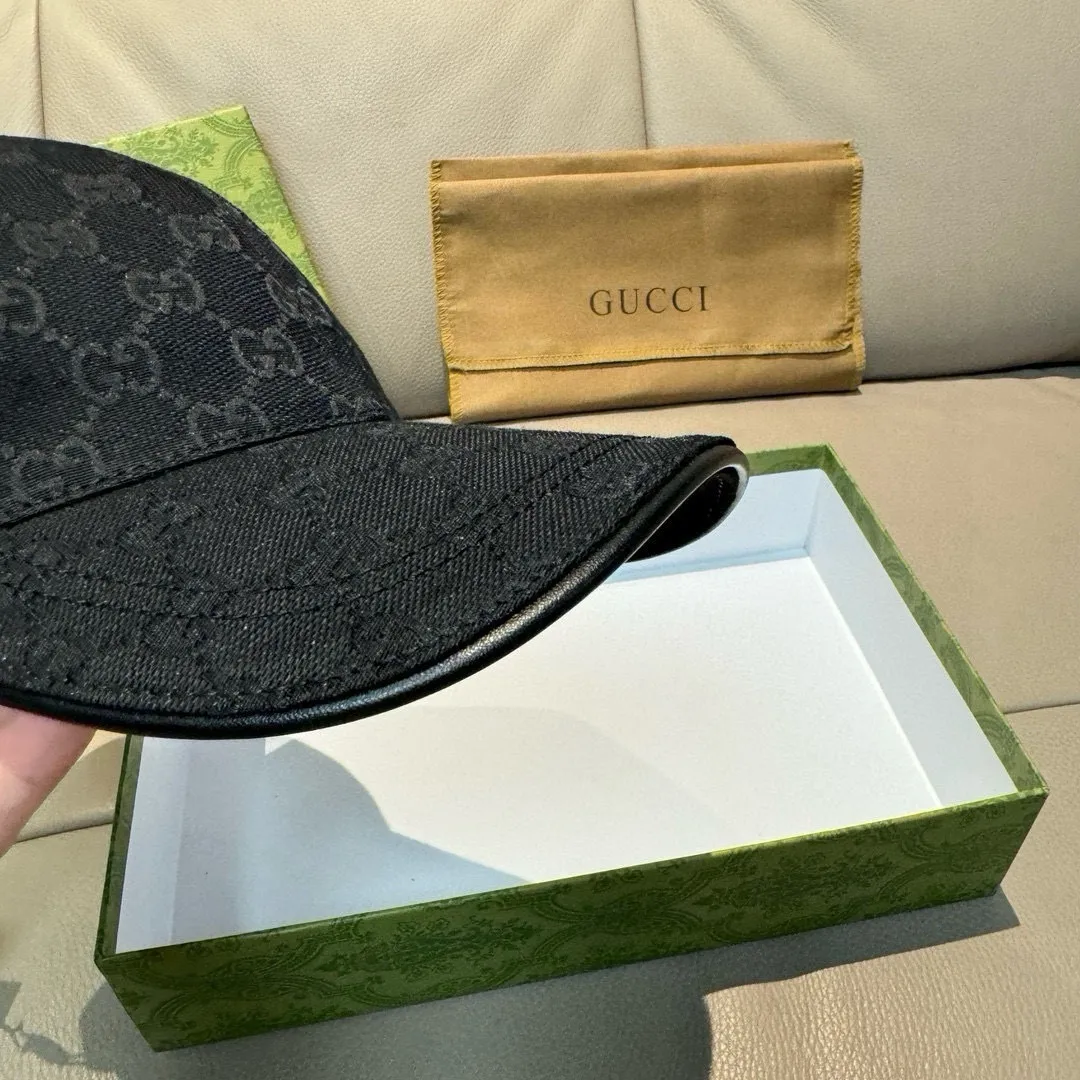 p90 ten thousand year classic model shipped!   , Gucci (Gucci) classic original baseball cap😍😍Little Bee, 1:1 mold opening and customization at the counter, the highest version, original canvas fabric + first layer of cowhide, pure cotton lining, light and breathable! Photographed in real life, suitable for men and women in all seasons, basic head circumference 56cm, adjustable patches.