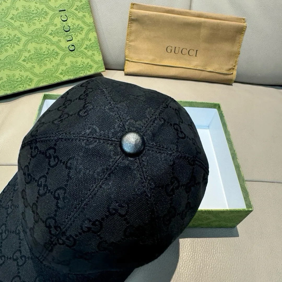 p90 ten thousand year classic model shipped!   , Gucci (Gucci) classic original baseball cap😍😍Little Bee, 1:1 mold opening and customization at the counter, the highest version, original canvas fabric + first layer of cowhide, pure cotton lining, light and breathable! Photographed in real life, suitable for men and women in all seasons, basic head circumference 56cm, adjustable patches.